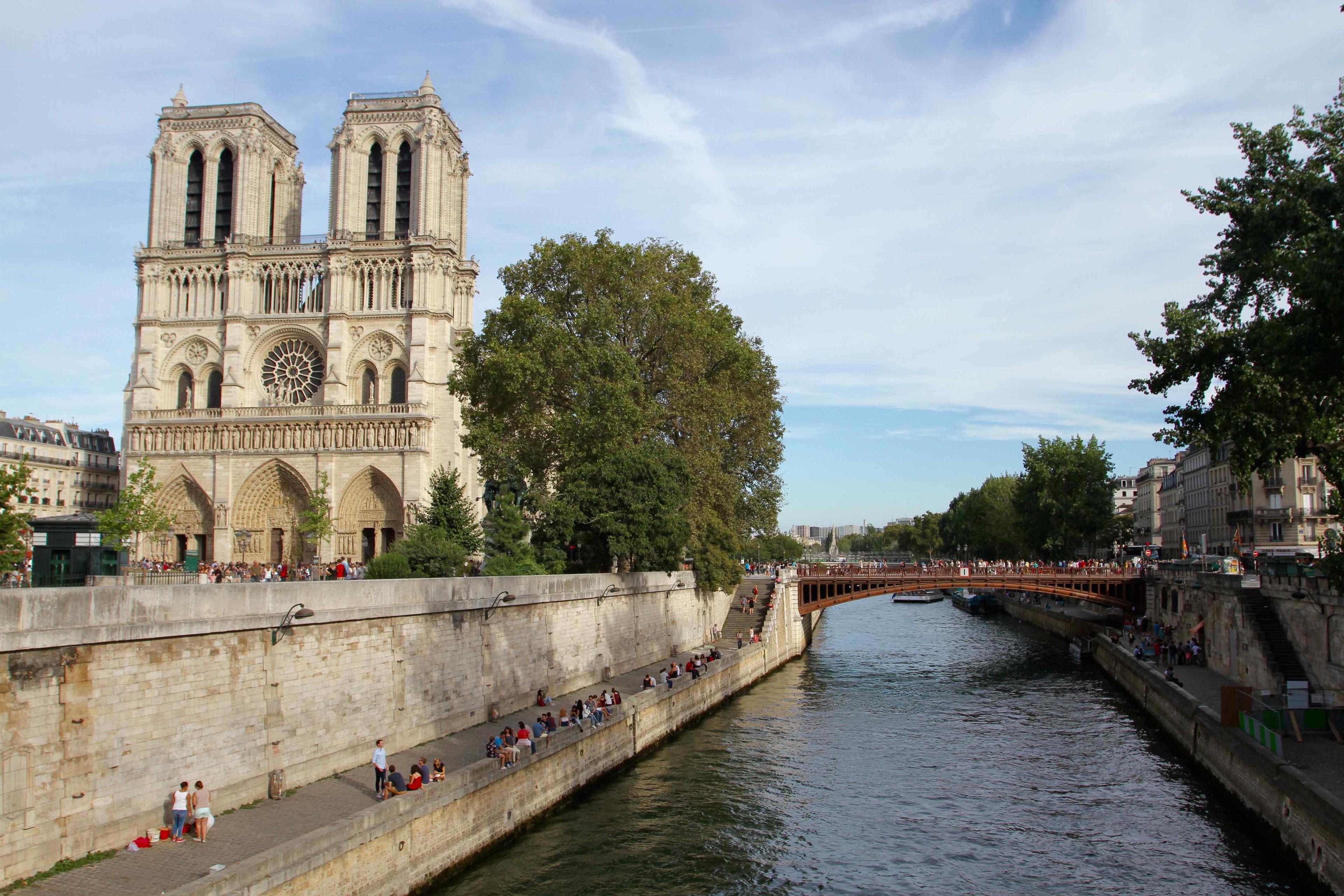노트르담 대성당 (강 위에서 바라보는 모습)