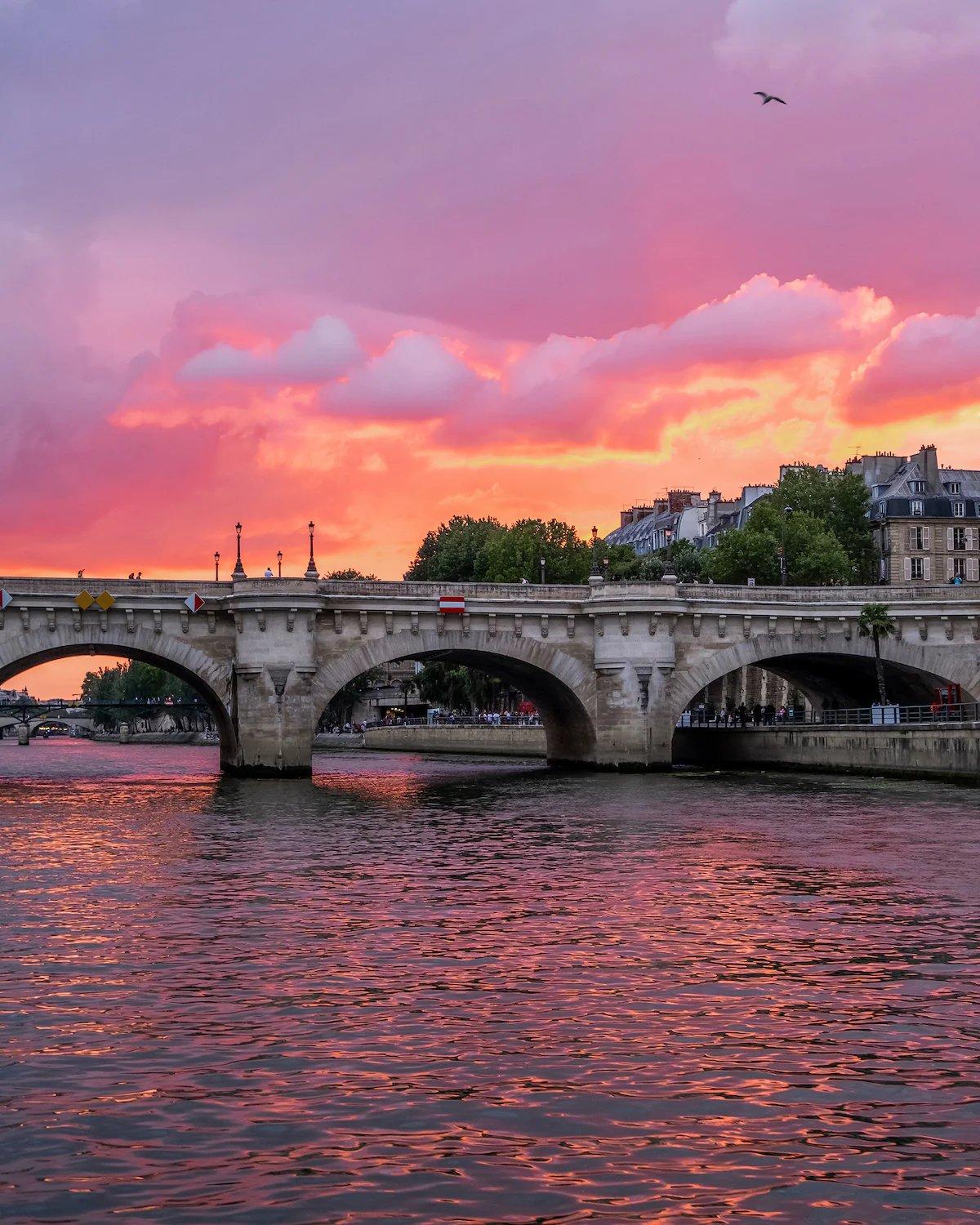 퐁뇌프 다리 위